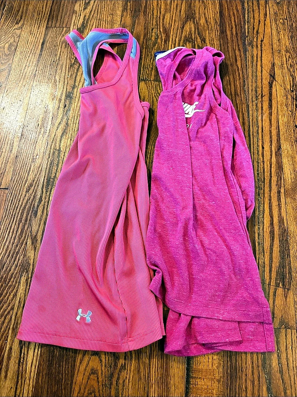 🎉Bundle of two tanks Nike & UA Tank Top Medium